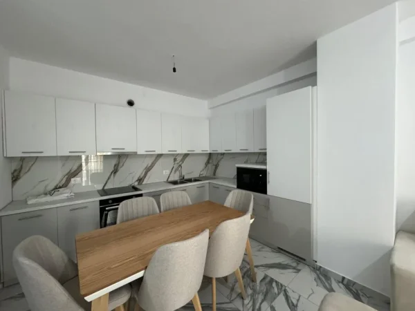 Tirane, jepet me qera apartament 2+1 Kati 2, 