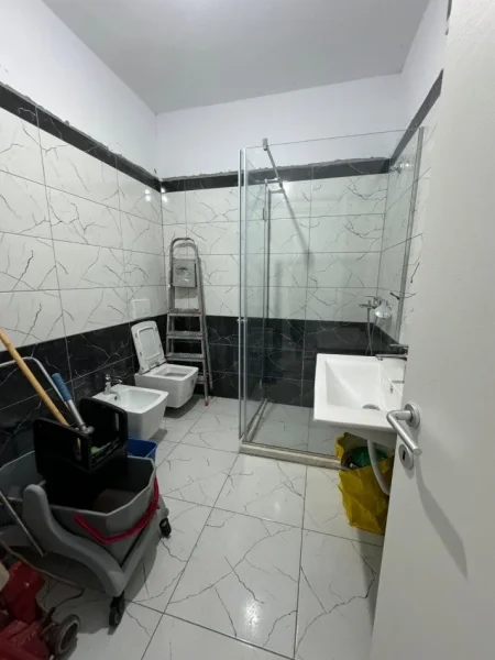 Tirane, jepet me qera apartament 2+1 Kati 2, 