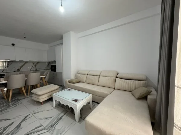 Tirane, jepet me qera apartament 2+1 Kati 2, 