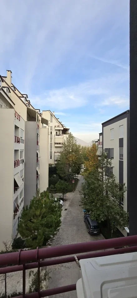 Tirane, jepet me qera apartament 2+1+Ballkon Kati 3, 82 m² 630 € (Rruga Hamdi Sina)