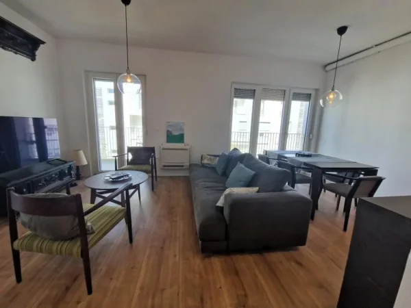 Tirane, jepet me qera apartament 2+1 Kati 1, 117 m² 1.200 € (liqeni thate)