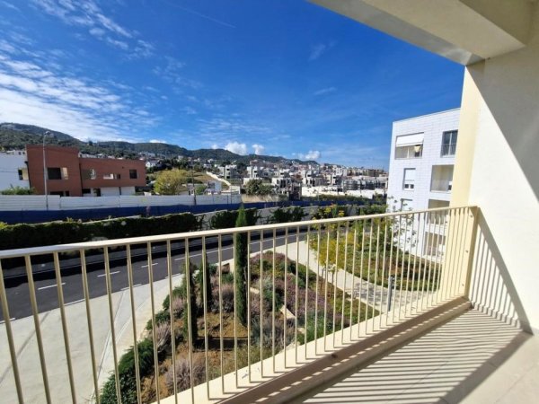 Tirane, jepet me qera apartament 2+1 Kati 1, 117 m² 1.200 € (liqeni thate)