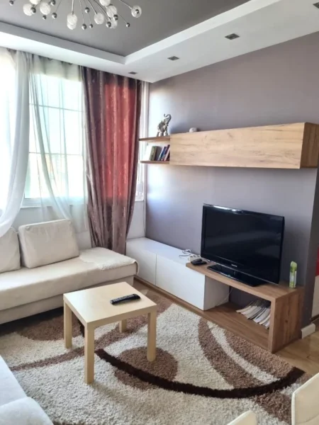 Jepet Apartament 2+1 me Qera ne Ali Dem afer Fushave te Sportit.