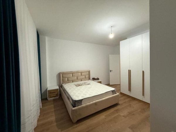 Tirane, jepet me qera apartament 2+1+Ballkon Kati 7, 106 m² 450 € (Rruga Berisha, Kamez)