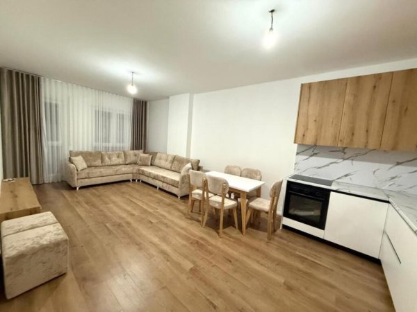 Tirane, jepet me qera apartament 2+1+Ballkon Kati 7, 106 m² 450 € (Rruga Berisha, Kamez)
