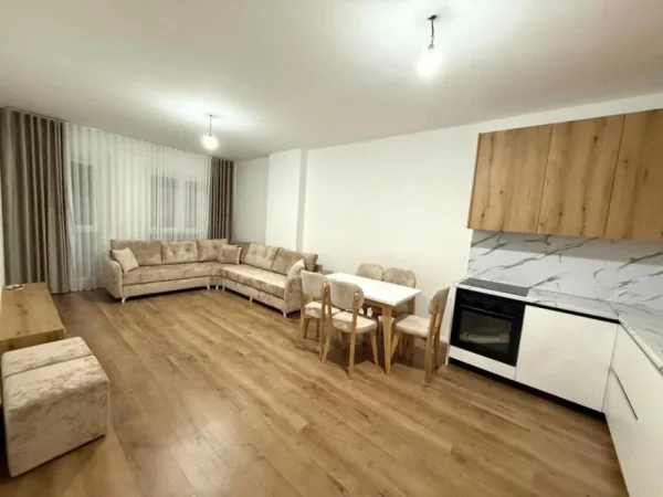 Tirane, jepet me qera apartament 2+1+Ballkon Kati 7, 106 m² 450 € (Rruga Berisha, Kamez)