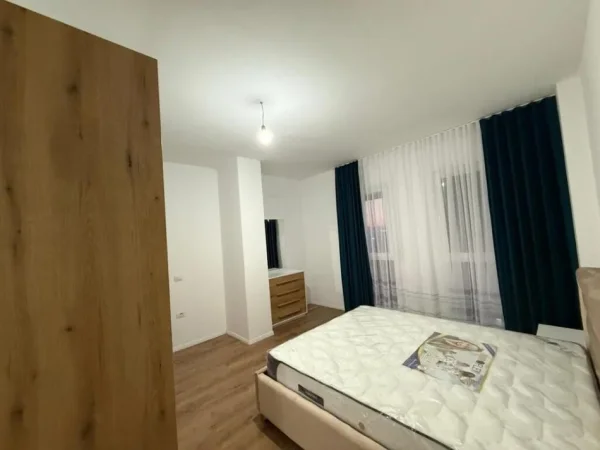 Tirane, jepet me qera apartament 2+1+Ballkon Kati 7, 106 m² 450 € (Rruga Berisha, Kamez)