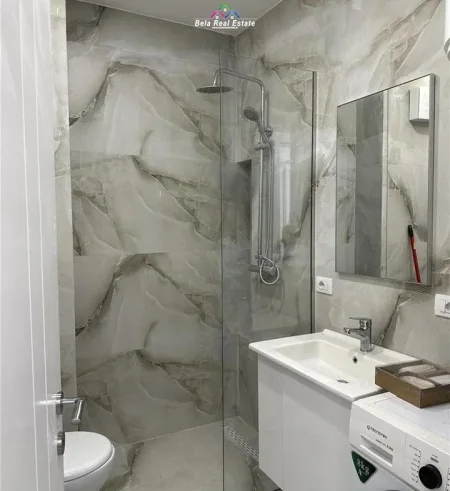 Tirane, jepet me qera apartament 1+1 Kati 4, 64 m² 550 € (Rruga e Dafinave)