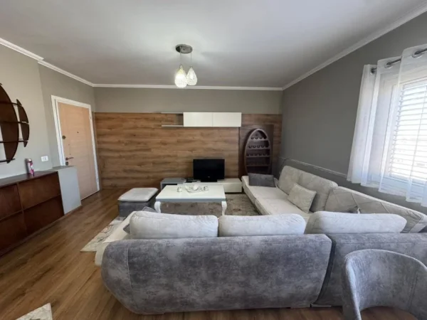 Tirane, jepet me qera apartament 2+1+Ballkon Kati 8, 105 m² 650 € (Vizion Plus)