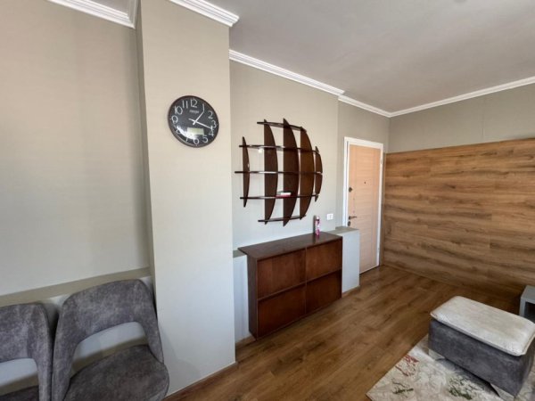 Tirane, jepet me qera apartament 2+1+Ballkon Kati 8, 105 m² 650 € (Vizion Plus)