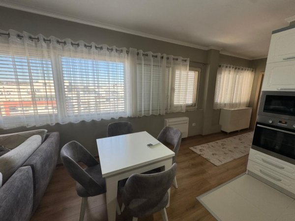 Tirane, jepet me qera apartament 2+1+Ballkon Kati 8, 105 m² 650 € (Vizion Plus)