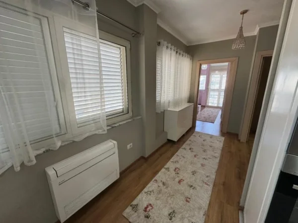 Tirane, jepet me qera apartament 2+1+Ballkon Kati 8, 105 m² 650 € (Vizion Plus)