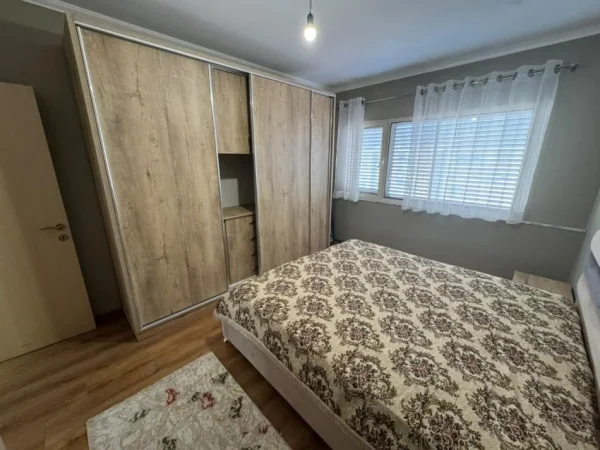 Tirane, jepet me qera apartament 2+1+Ballkon Kati 8, 105 m² 650 € (Vizion Plus)