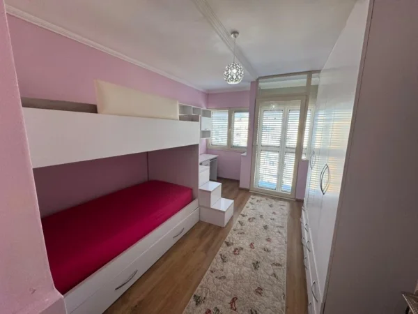Tirane, jepet me qera apartament 2+1+Ballkon Kati 8, 105 m² 650 € (Vizion Plus)