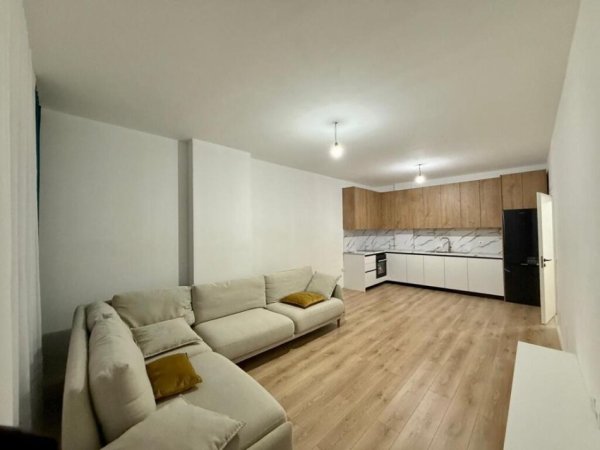 Tirane, jepet me qera apartament 2+1+Ballkon Kati 5, 106 m² 450 € (Rruga Berisha, Kamez)