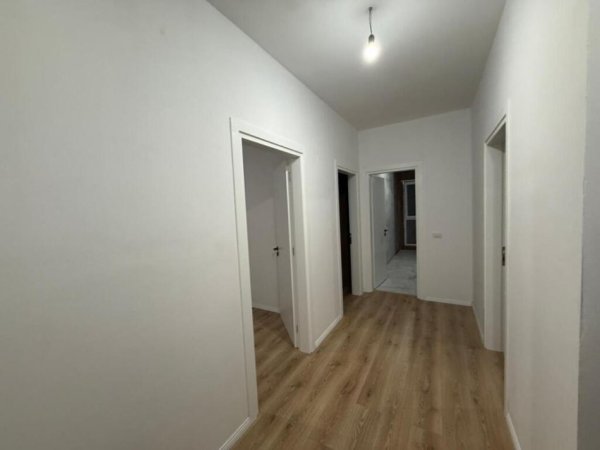 Tirane, jepet me qera apartament 2+1+Ballkon Kati 5, 106 m² 450 € (Rruga Berisha, Kamez)