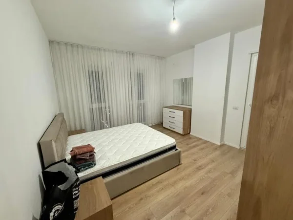 Tirane, jepet me qera apartament 2+1+Ballkon Kati 5, 106 m² 450 € (Rruga Berisha, Kamez)