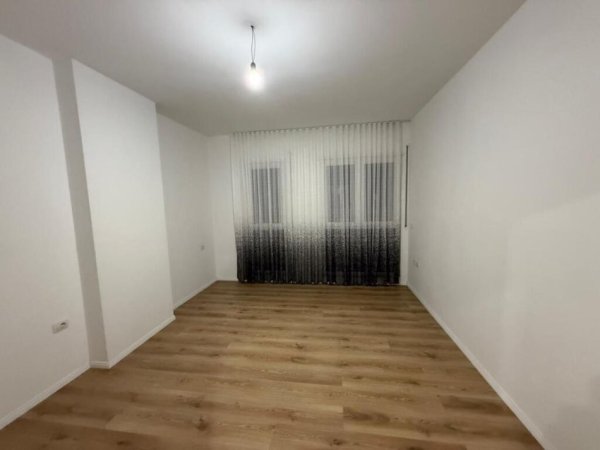 Tirane, jepet me qera apartament 2+1+Ballkon Kati 5, 106 m² 450 € (Rruga Berisha, Kamez)