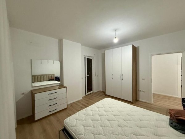 Tirane, jepet me qera apartament 2+1+Ballkon Kati 5, 106 m² 450 € (Rruga Berisha, Kamez)