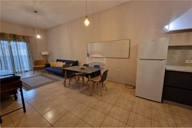Vlore, jepet me qera apartament 1+1+Ballkon Kati 0, 67 m² 350 € (Rruga Dhimitër Konomi, Vlore)