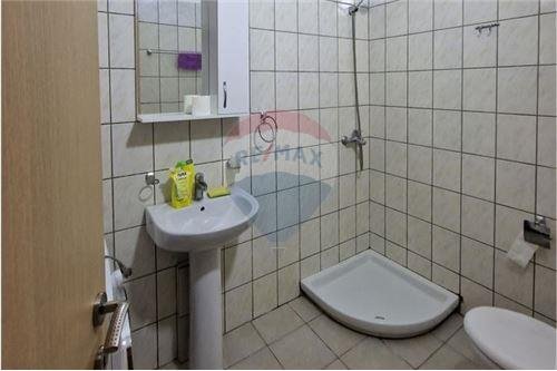 Vlore, jepet me qera apartament 1+1+Ballkon Kati 0, 67 m² 350 € (Rruga Dhimitër Konomi, Vlore)