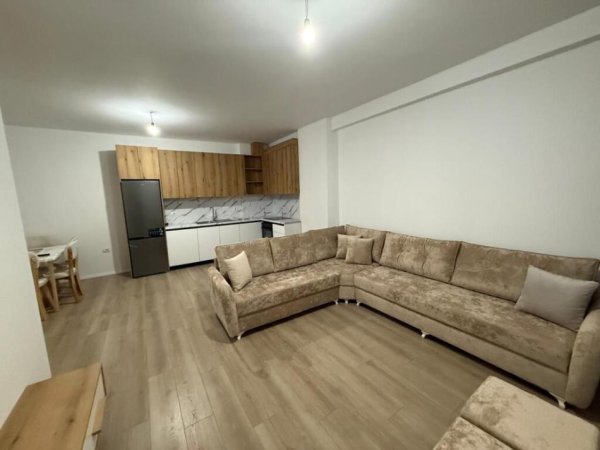 Tirane, jepet me qera apartament 2+1+Ballkon Kati 5, 109 m² 450 € (Rruga Berisha, Kamez)
