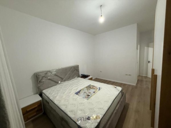 Tirane, jepet me qera apartament 2+1+Ballkon Kati 5, 109 m² 450 € (Rruga Berisha, Kamez)