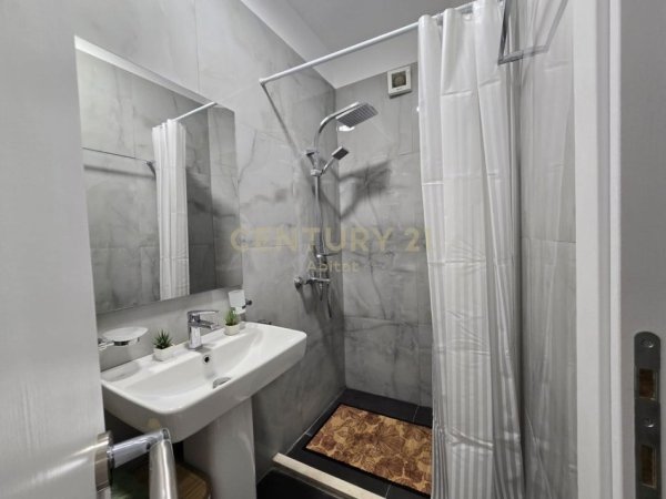 Tirane, shitet apartament 1+1+Ballkon Kati 1, 72 m² 170.000 € 