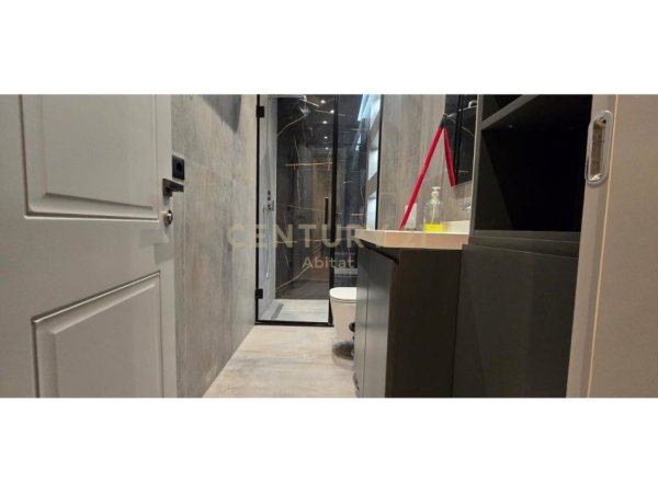 Tirane, shitet apartament 1+1+Ballkon Kati 1, 72 m² 170.000 € 