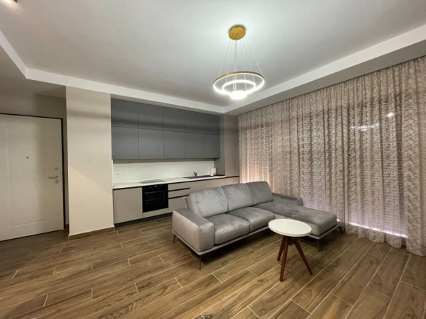 Tirane, jepet me qera apartament 1+1+Ballkon Kati 2, 84 m² 850 € (Kompleksi Delijorgji)