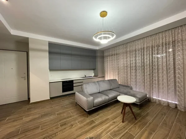 Tirane, jepet me qera apartament 1+1+Ballkon Kati 2, 84 m² 850 € (Kompleksi Delijorgji)