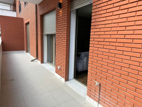 Tirane, jepet me qera apartament 1+1+Ballkon Kati 2, 84 m² 850 € (Kompleksi Delijorgji)