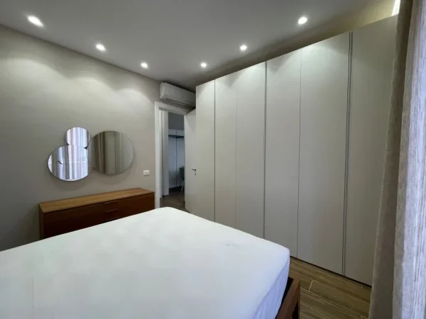 Tirane, jepet me qera apartament 1+1+Ballkon Kati 2, 84 m² 850 € (Kompleksi Delijorgji)