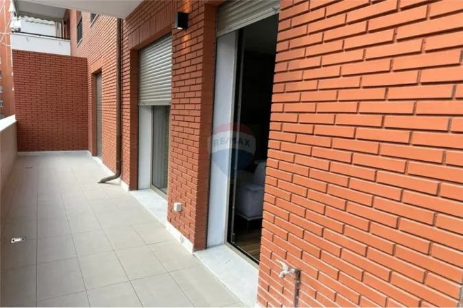Tirane, jepet me qera apartament 1+1+Ballkon Kati 3, 80 m² 850 € (Kompleksi Delijorgji)