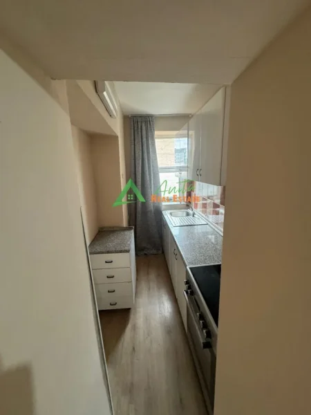Tirane, jepet me qera apartament 2+1+Ballkon Kati 3, 70 m² 55000 Leke (Rr Petronini Luarasi, ish tregu)
