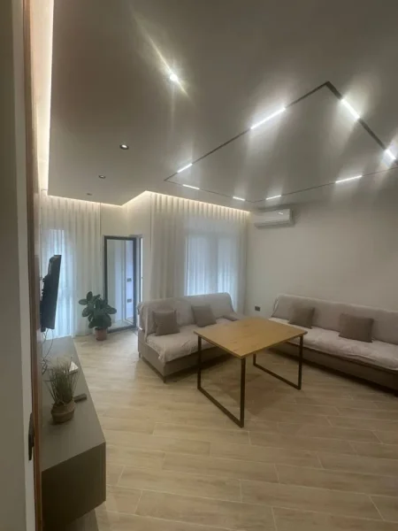 Tirane, jap me qera apartament 1+1+Aneks+Ballkon Kati 4, 65 m² 600 € 