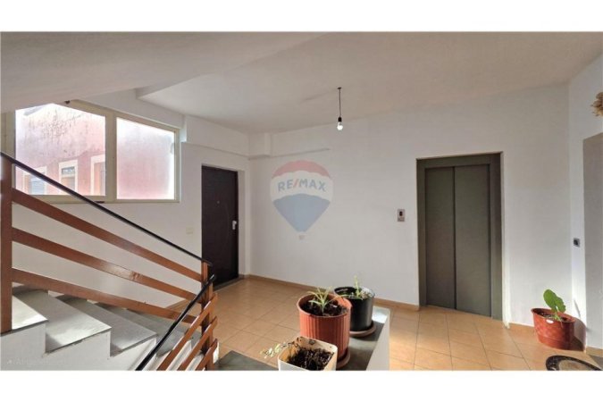 Vlore, shitet apartament 1+1+Ballkon Kati 7, 68 m² 68.000 € (Blv. Ismail Qemali, prane ambulances, Vlore)