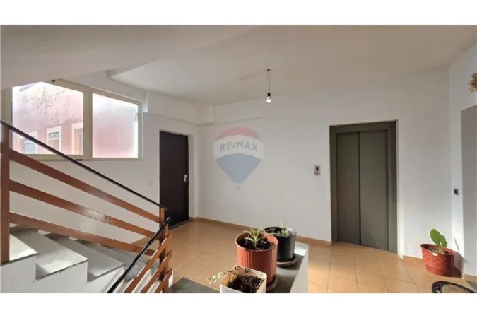 Vlore, shitet apartament 1+1+Ballkon Kati 7, 68 m² 68.000 € (Blv. Ismail Qemali, prane ambulances, Vlore)