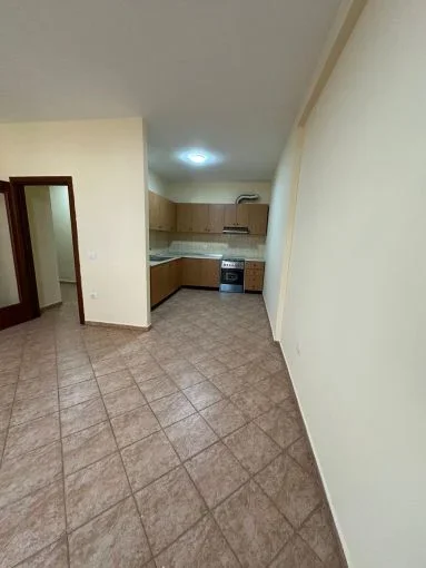 Tirane, jepet me qera ambjent biznesi Kati 4, 118 m² 700 € (Komuna e Parisit)