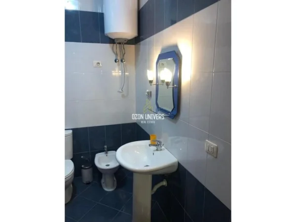 Tirane, jepet me qera apartament 2+1+Ballkon Kati 3, 100 m² 800 € (Rruga e Salës)
