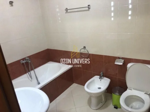 Tirane, jepet me qera apartament 2+1+Ballkon Kati 3, 100 m² 800 € (Rruga e Salës)