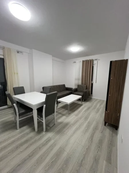 Tirane, jepet me qera apartament 2+1 Kati 1, 150 m² 450 € (Kamez)