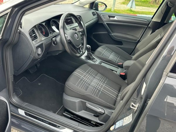 Tirane, shes makine VOLKSWAGEN GOLF 7 1.6 Nafte, e zeze automatik Klima 191.000 km