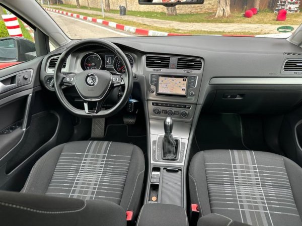 Tirane, shes makine VOLKSWAGEN GOLF 7 1.6 Nafte, e zeze automatik Klima 191.000 km
