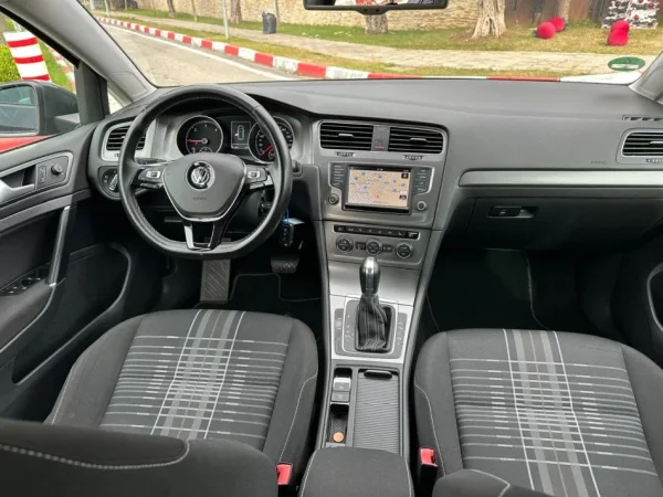Tirane, shes makine VOLKSWAGEN GOLF 7 1.6 Nafte, e zeze automatik Klima 191.000 km