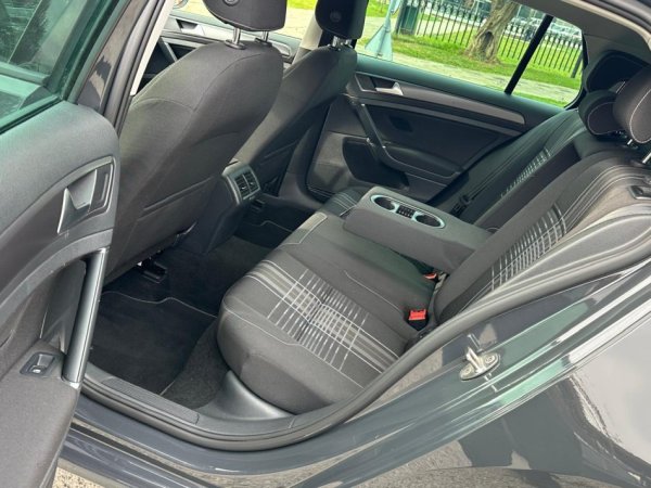 Tirane, shes makine VOLKSWAGEN GOLF 7 1.6 Nafte, e zeze automatik Klima 191.000 km