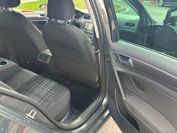 Tirane, shes makine VOLKSWAGEN GOLF 7 1.6 Nafte, e zeze automatik Klima 191.000 km