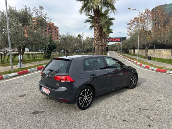 Tirane, shes makine VOLKSWAGEN GOLF 7 1.6 Nafte, e zeze automatik Klima 191.000 km