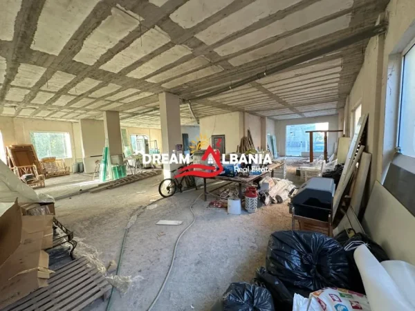 Tirane, shitet magazine Kati 0, 300 m² 230.000 € (tufine)