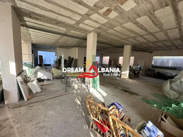 Tirane, shitet magazine Kati 0, 300 m² 230.000 € (tufine)